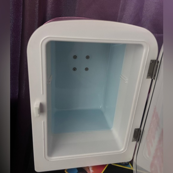 Pink hello kitty mini fridge - Picture 3 of 4